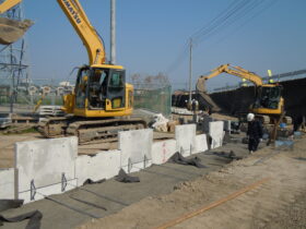 （社会資本整備総合交付金）街路事業　柞田川右岸線　道路整備工事